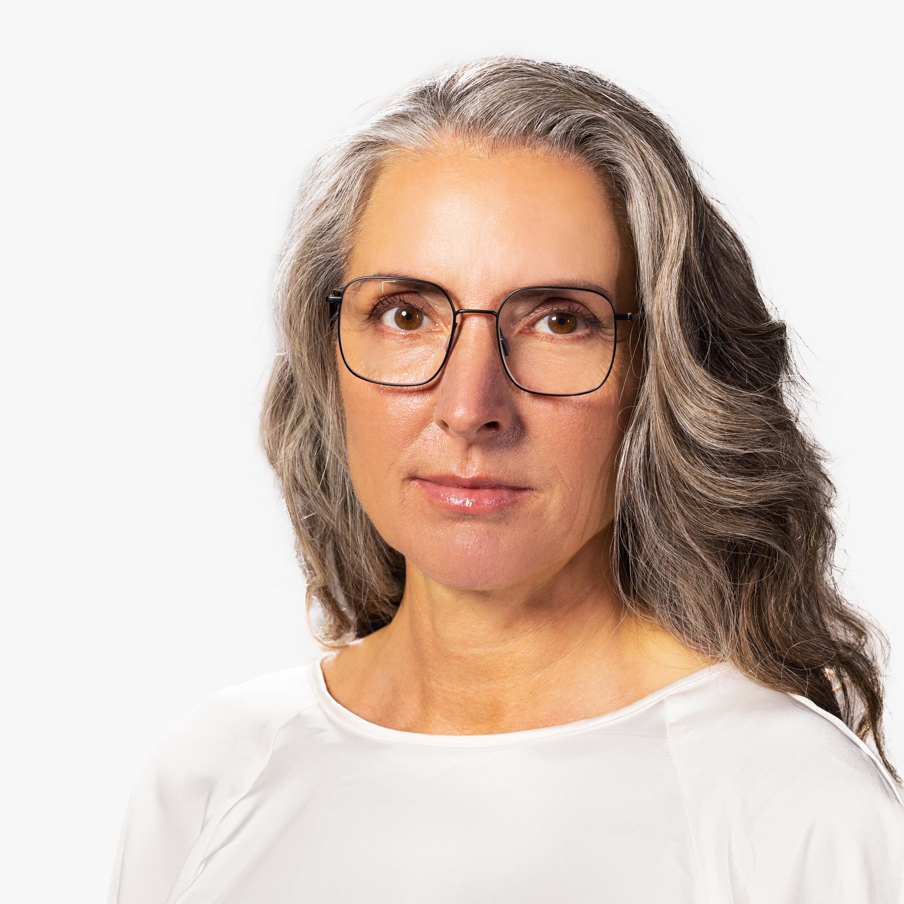 Person wearing Båstad Black rectangular glasses with a sleek black frame