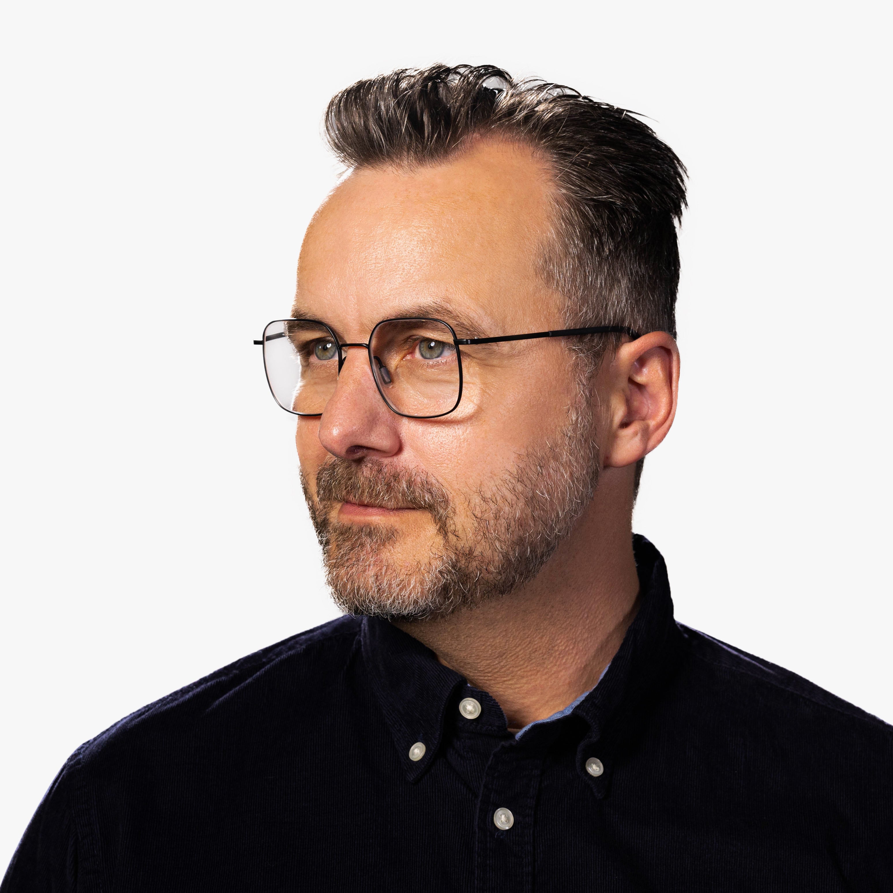 Person wearing Båstad Black glasses
