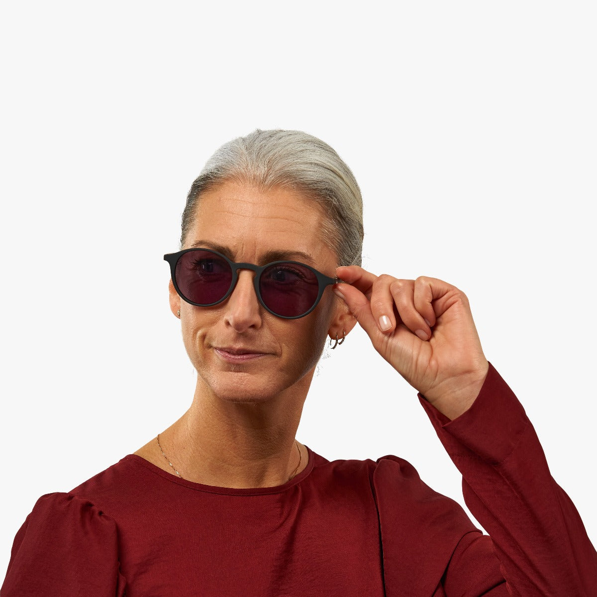 Person wearing Læsø Black glasses with round black frames