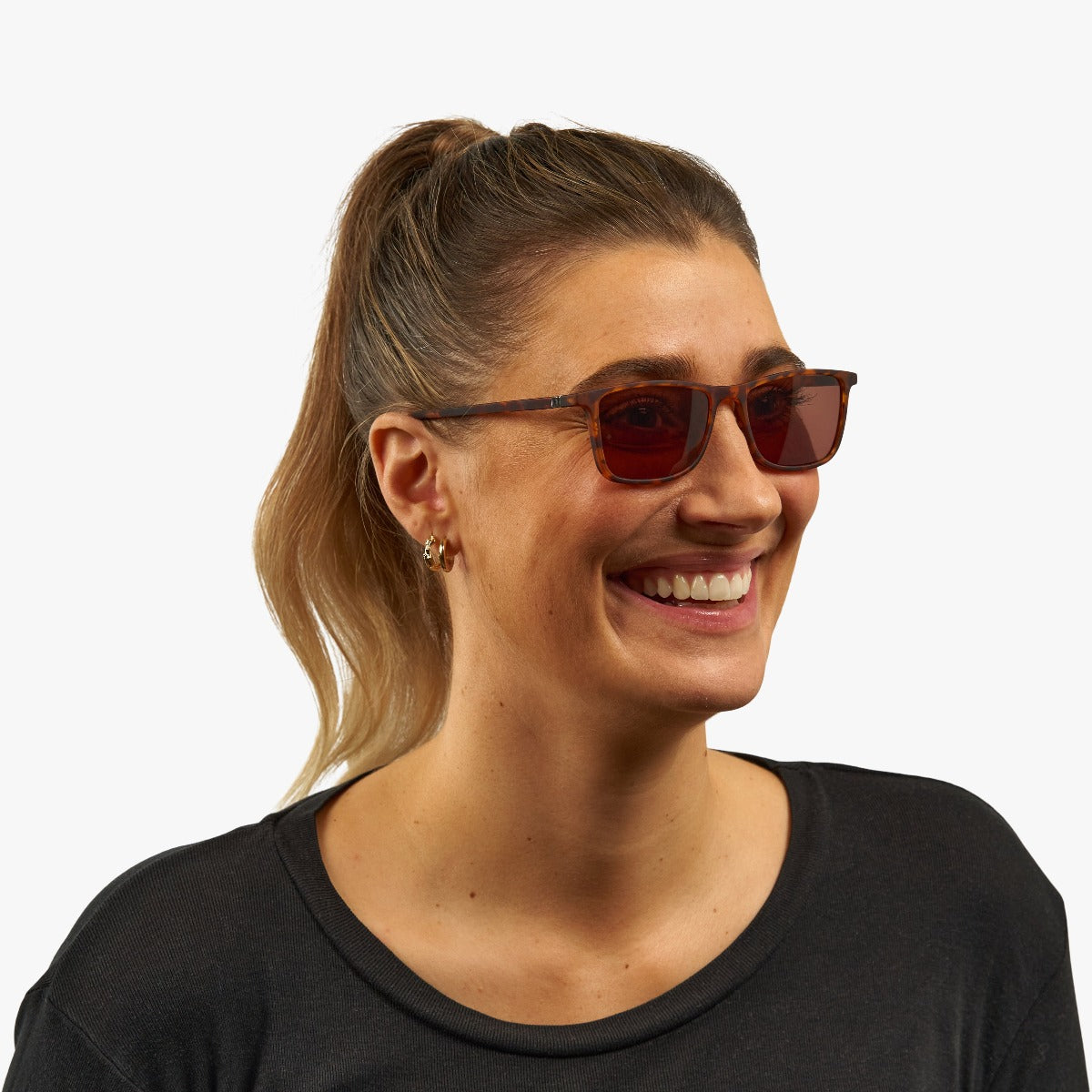 womens-skagen-turtle_sunglasses_female-model-1.jpg?v=1771418516&width=1200